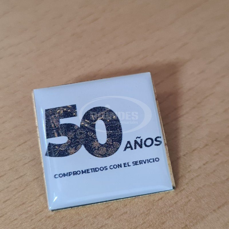 Pin Metal Cuadrado con Doming